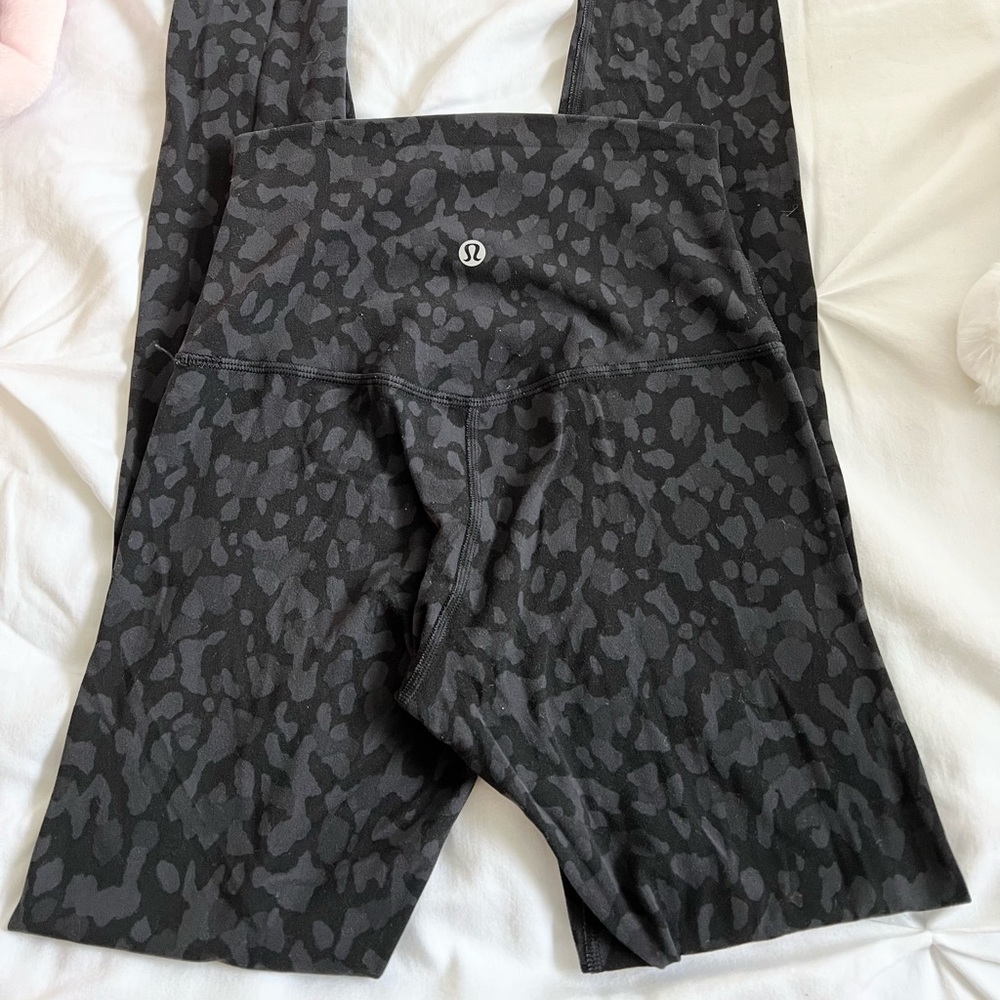 Lululemon align high rise pant 28’’ size 2 only worn a few times!